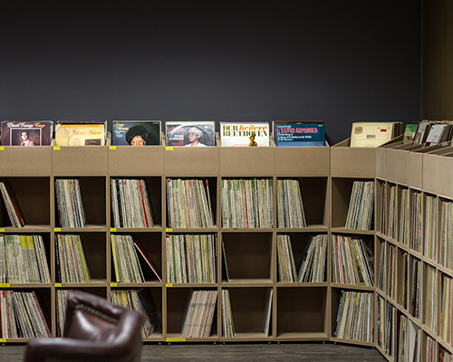 stocubo | Schallplattenregale in der Vinyl Lounge Essen
