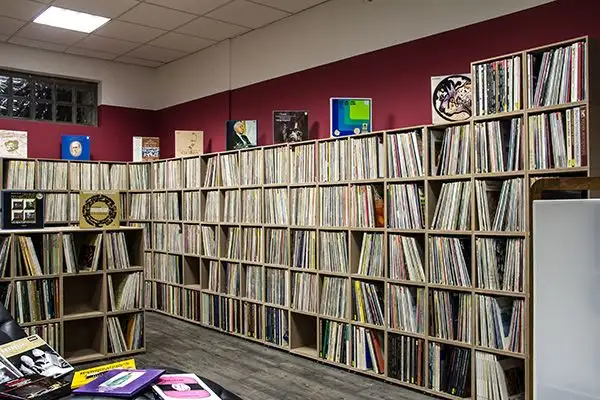 Vinyl Lounge Essen Blog, Geschäftskunden, Schallplattenregale