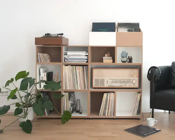 Schallplattenregal in weiß und naturpur Schallplattenregal, naturpur