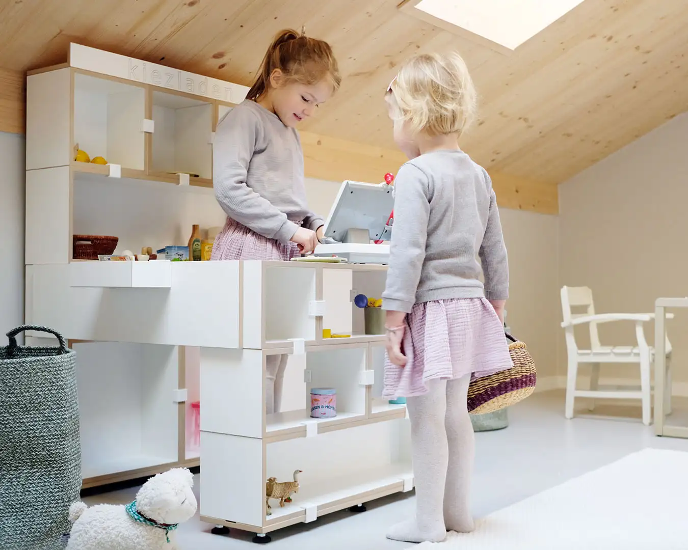 Koop, Anne Li West, Kundenbilder, Kinderzimmer, Dach, Mädchen, pink, grau