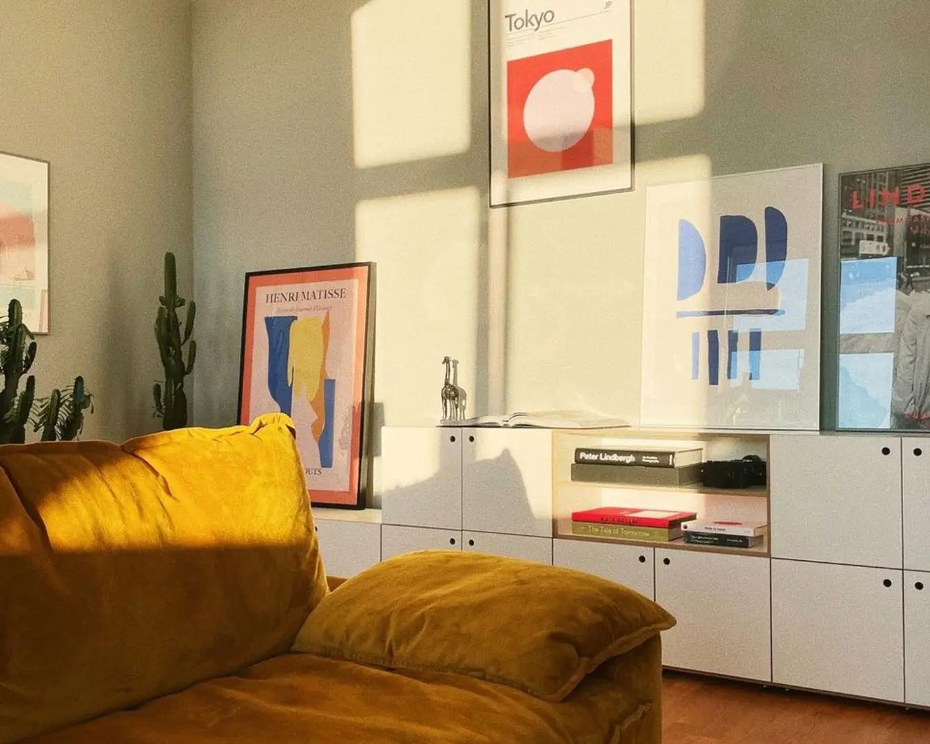 Langes Sideboard mit Türen Kundenbilder, Berlin72qm, Wohnzimmerregale, Sideboards, Türen, Instagram, Sonnenlicht