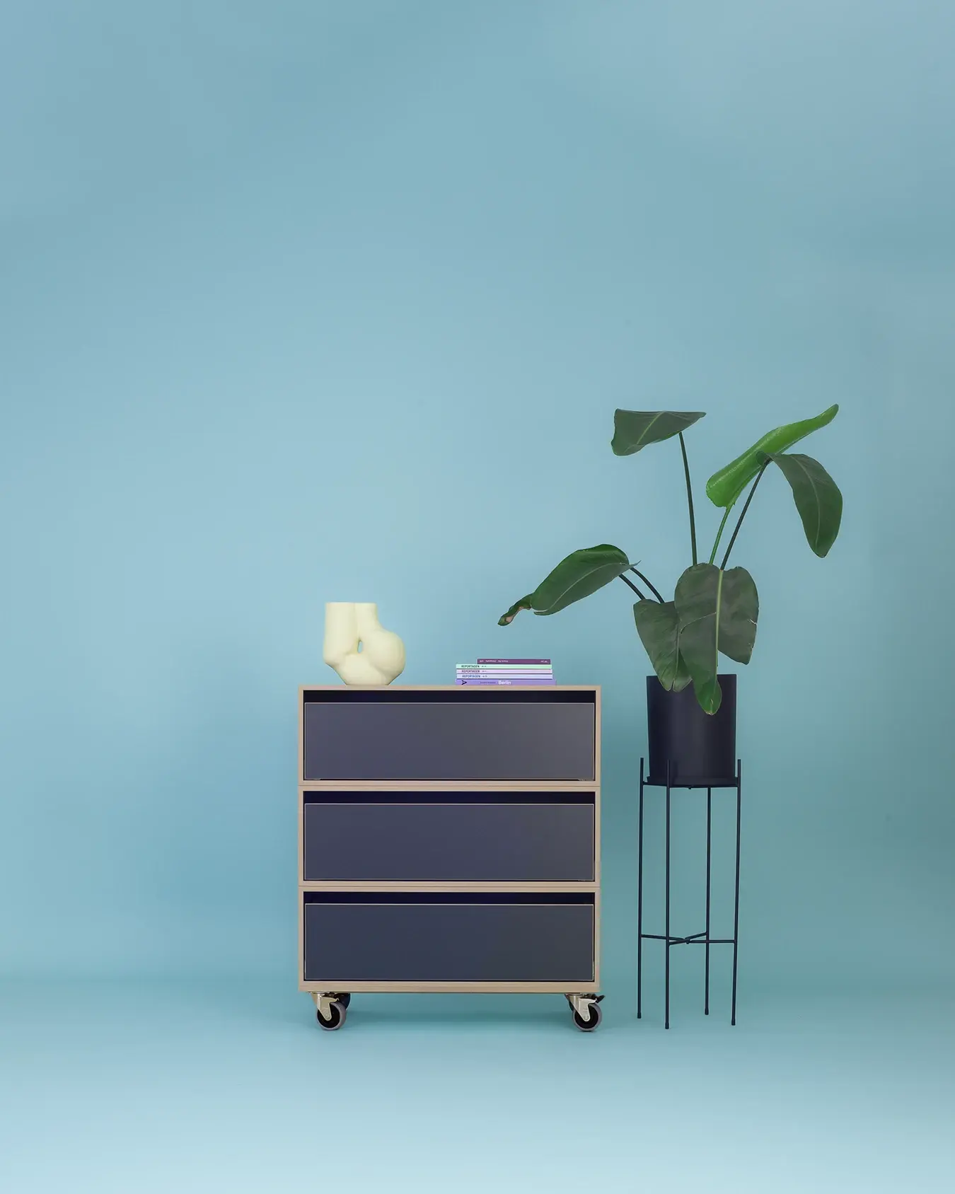 Schwarze Kommode auf Rollen Black Edition, Kommoden, Schwarze Kommode auf Rollen, schwarze Cubes, schwarze Rollen, 2:3 Modul doppelte Breite, 2:1 Rollplatte