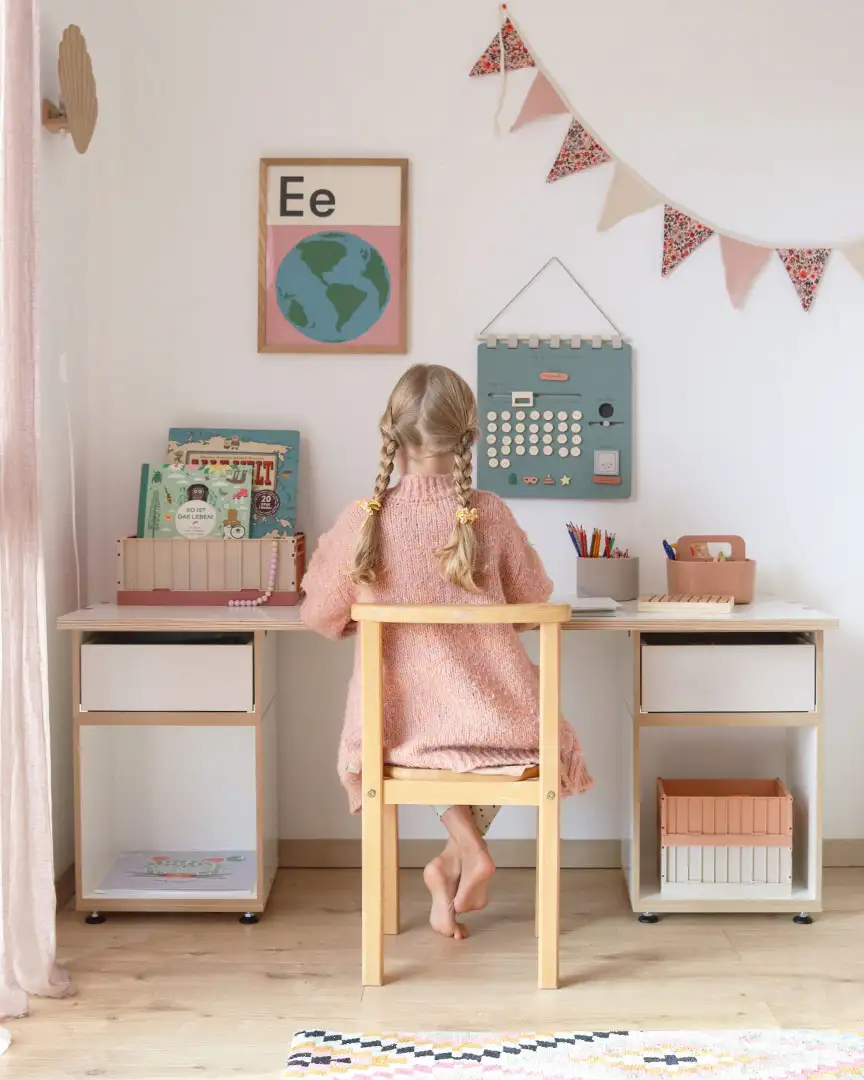 Kinderzimmerregale Koop, stocubo x Liserk , Inspiration, Blog, zu Besuch bei, Kinderschreibtisch M, Mädchen