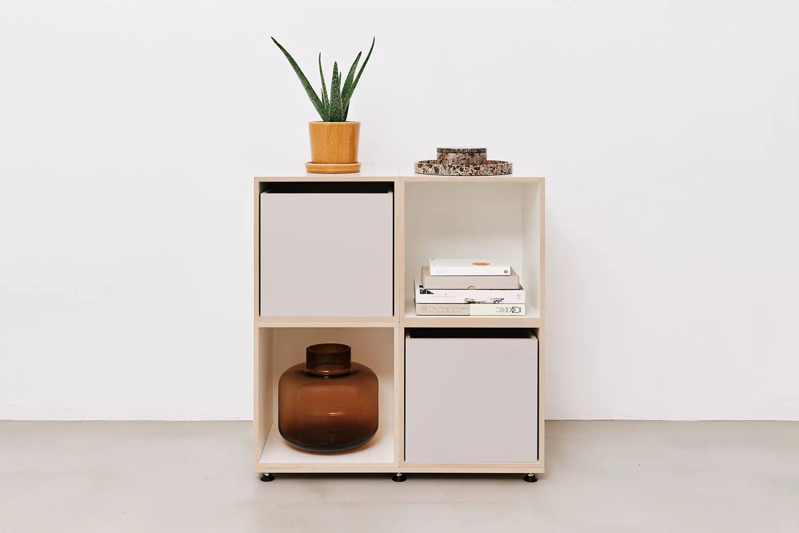 Würfelregale Kategorien, Titelbild, stocubo Würfelregal klein, Pflanze, Vase, Einschübe, Bücher, kaschmirgrau, ocher, orange, 3by2