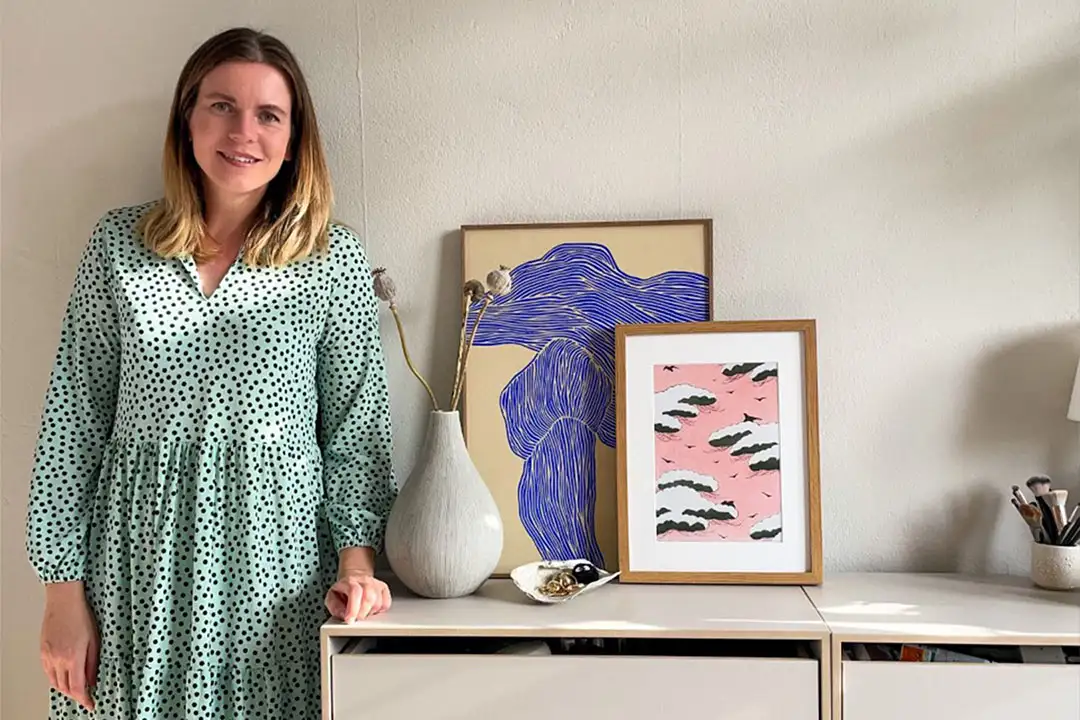 stocubo x Mary Kooperationen, Inspiration, Blog, zu Besuch Bei, Kommode, 2-er Set, kaschmirgrau, Bilder, Vase, Kleid, blau, pink, grün