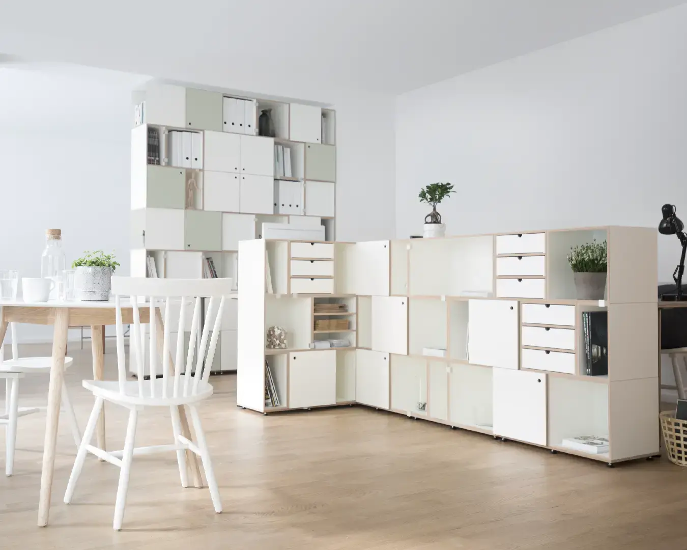 Geschäftskundinnen, Geschäftskunden, B2b, Showroom, Regalwand, Raumteiler, 70