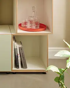 Product Page, Bücherregal mit grünen Türen, Detail, Grundplatte