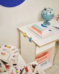 Kinderschreibtisch M Product Page, Kinderschreibtisch M, bunte Kunstoffklammer
