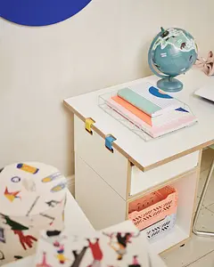 Kinderschreibtisch M Product Page, Kinderschreibtisch M, bunte Kunstoffklammer