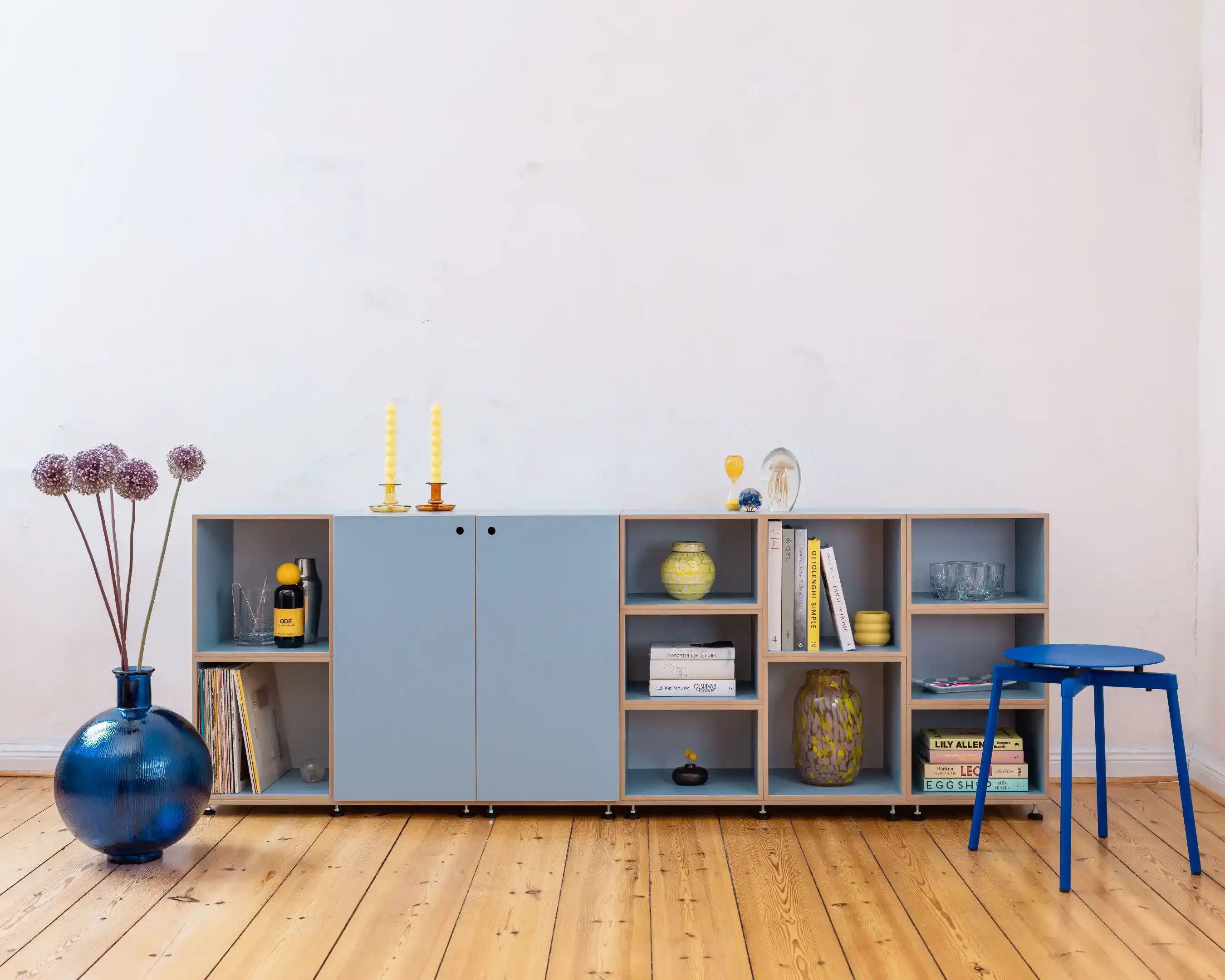 Großes Sideboard in Blau Wohnzimmer, Sideboards, Bücherregale, Große Kommode in Blau, Denimblau, Hochkanttür