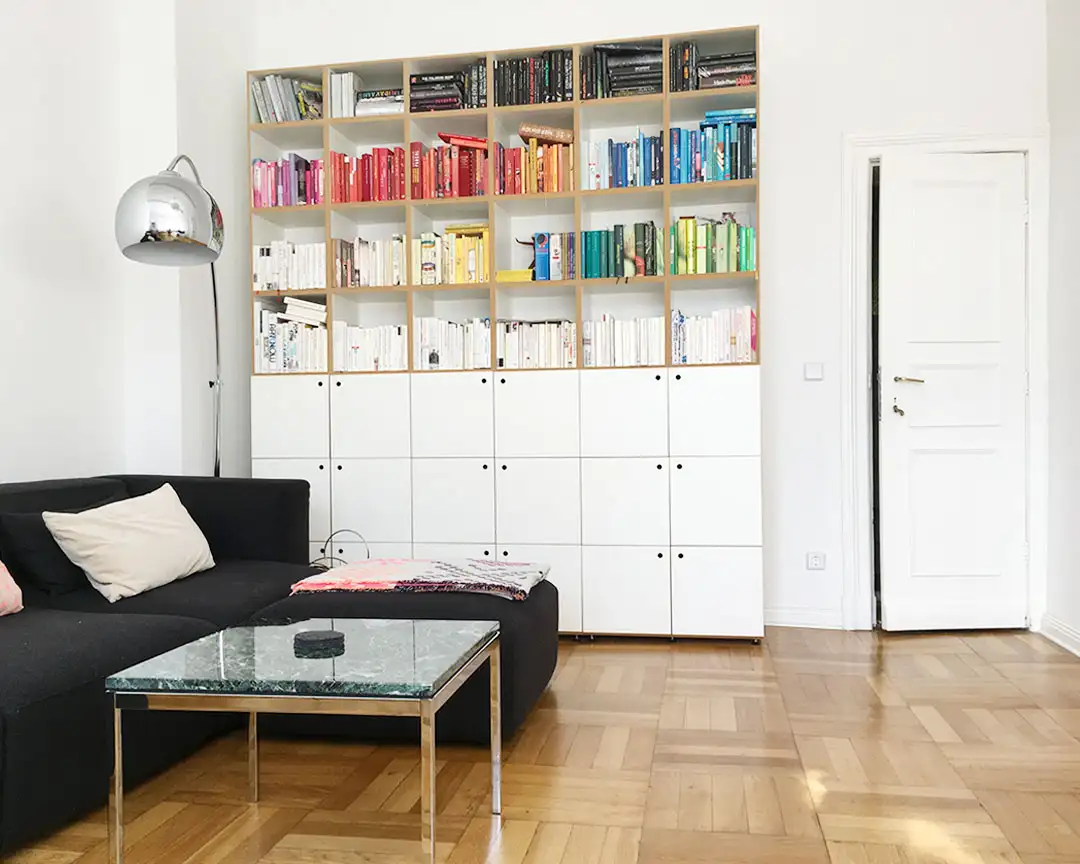 Kundenbilder, Bücherregale, Wohnzimmer, Türen, 2016, bunt