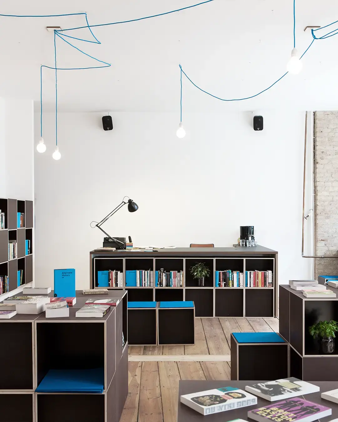 Geschäftskundinnen, Geschäftskunden, B2B, Black Edition, schwarze Cubes, schwarz, Buchhandlung, 70