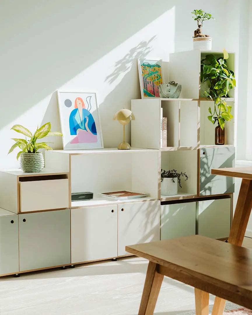 Buntes Stufenregal Kundenbilder, Kooperationen, Wohnzimmerregale,Dachschrägen, kaschmirgrau, staubgrau