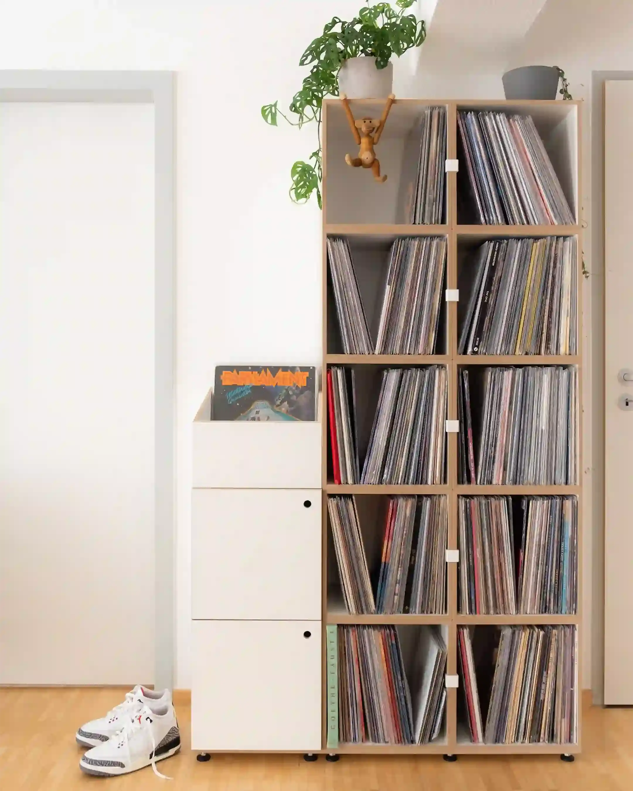 Hohes Schallplattenregal Koop, Manfredvonkoreander, Schallplattenregale, LP-Box, 4x5, 02