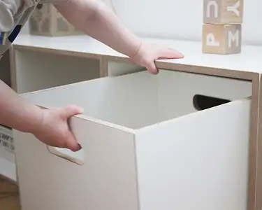 1:1 Einschub, Griffaussparungen, Griffen, Kind, Baby, weiß