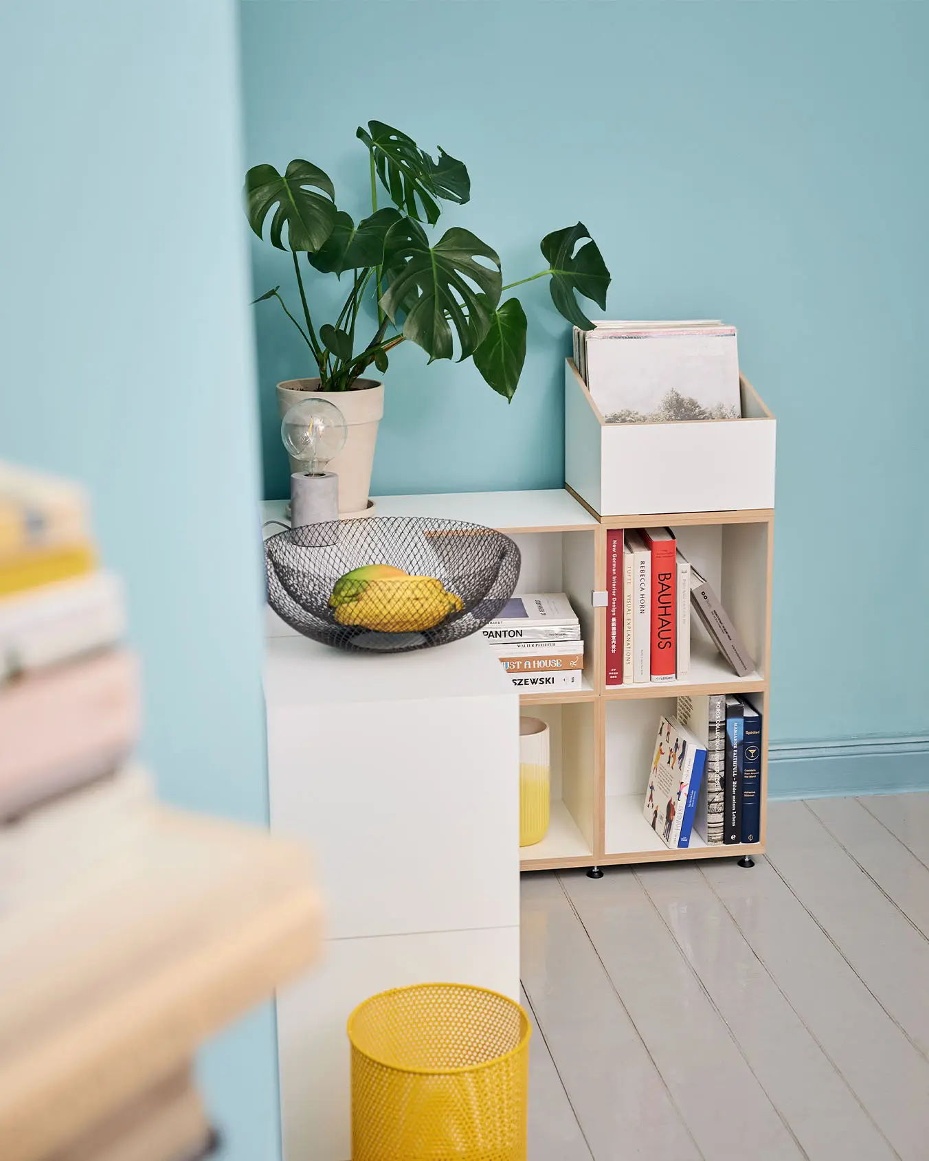 Eckregal mit LP-Box Product Page, Eckregal, Eckmodul, LP-Box, Sockel, Seite, blau