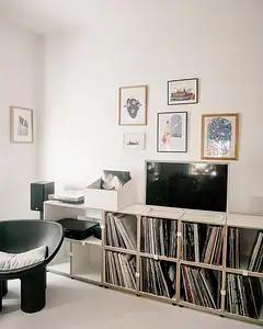 Schallplattenregal mit HiFi Modul und Single-Box Koop, Gimmeshelter, Kunststoffklammer, weiß, LP-Regal