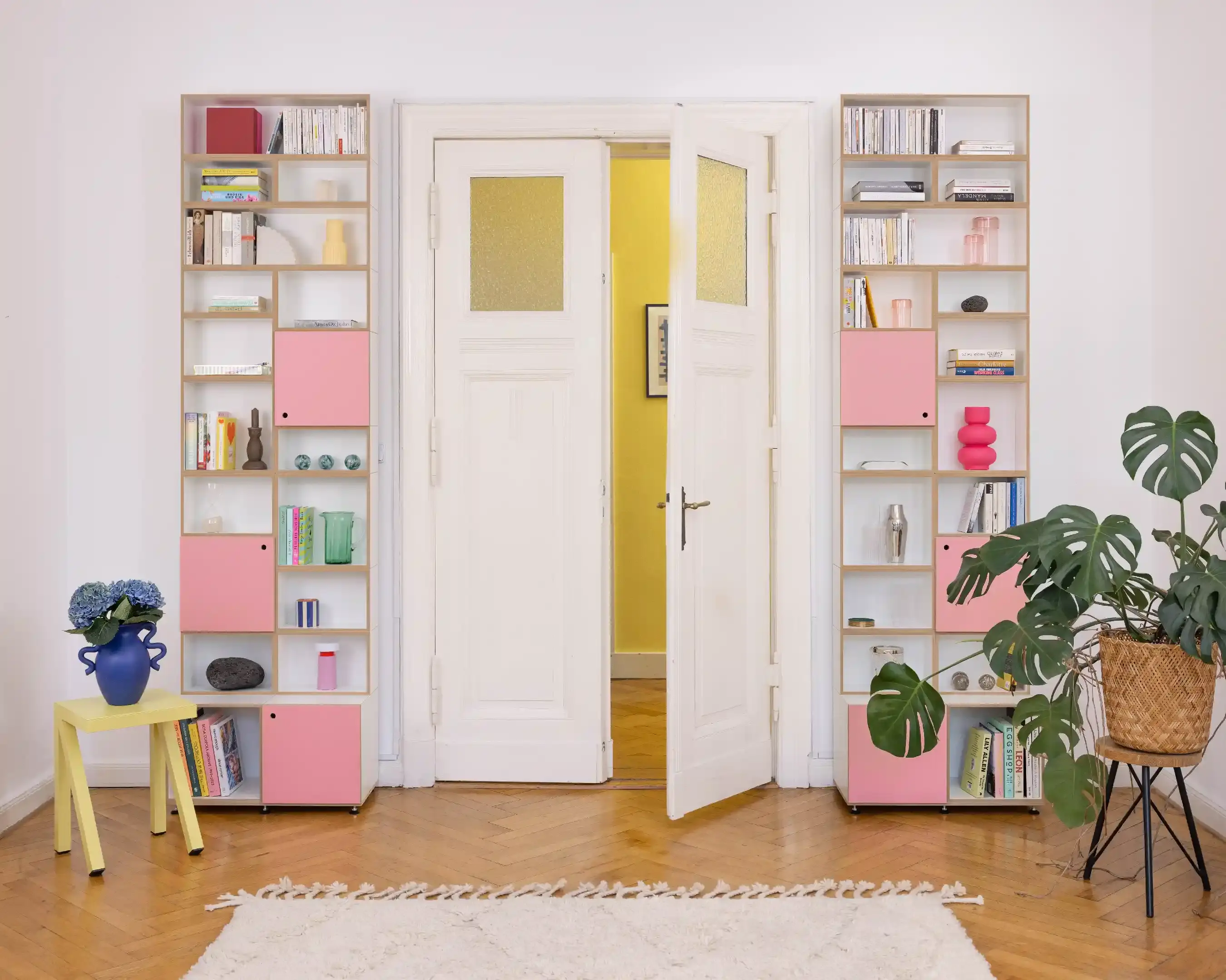 Hohe Bücherregale in Pink Wohnzimmer, Bücherregal, DVD, CD, Büro, Home-Office, Hohe Bücherregale in Pink, Flamingopink, 5x4, 30
