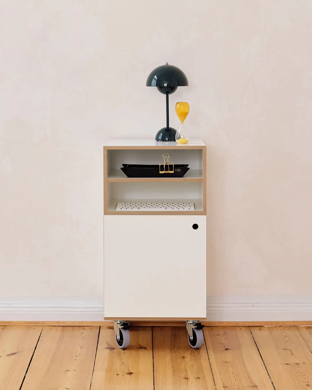 Kleiner Rollcontainer Rollcontainer, Home-Office, Büro, kleiner Rollcontainer, Rollen, Tür, F2 Modul, Verner Panton, FlowerPot, Lampe,