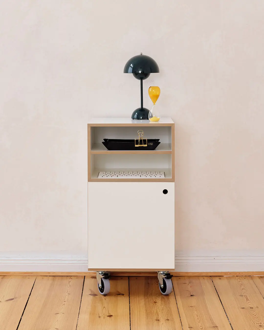 Kleiner Rollcontainer Rollcontainer, Home-Office, Büro, kleiner Rollcontainer, Rollen, Tür, F2 Modul, Verner Panton, FlowerPot, Lampe,
