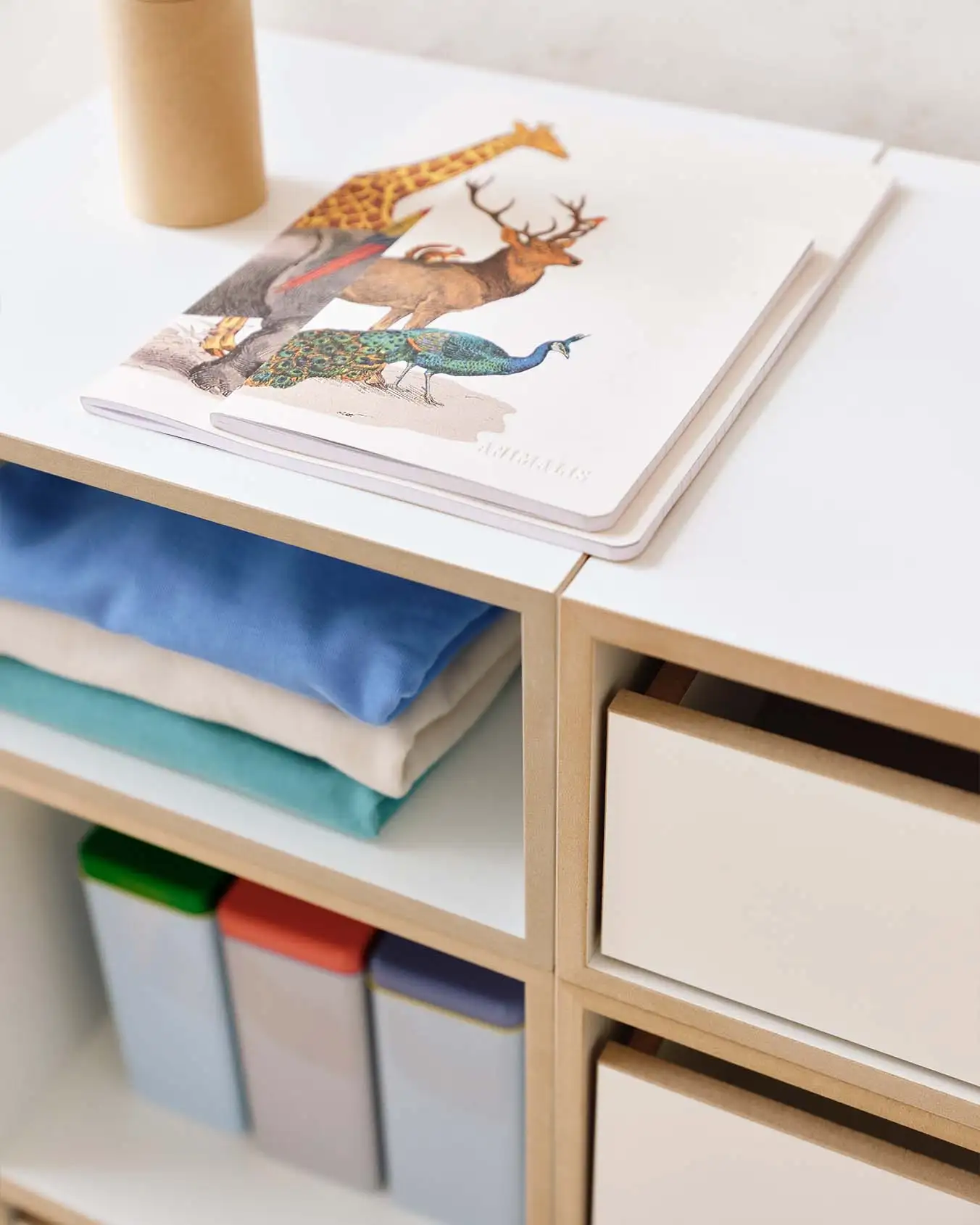 Kinderzimmer, Kinderregale, Hohes Kinder-Sideboard, Kommode, Sideboard, 1:2 Modul Modul Doppelte Breite mit Schublade, 2:3 Modul Doppelte Breite mit Schublade