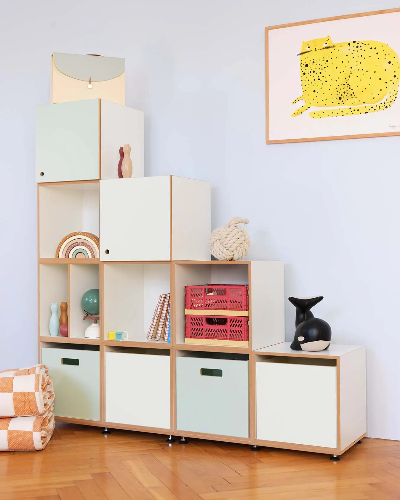Kinderzimmer, Kinderregale, Kinder-Stufenregal, 1:1 Einschüb, Tür, Pistaziengrün, , Retusche, 4x5, 4