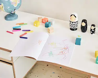 Kinderzimmer, Kinderregale, Kinderschreibtisch S, Detail, Schreibtischplatte, Retusche, 5x4, 4