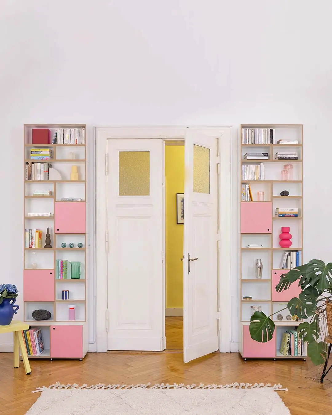 Hohe Bücherregale in Pink Wohnzimmer, Bücherregal, DVD, CD, Büro, Home-Office, Hohe Bücherregale in Pink, Flamingopink, 4x5, 4