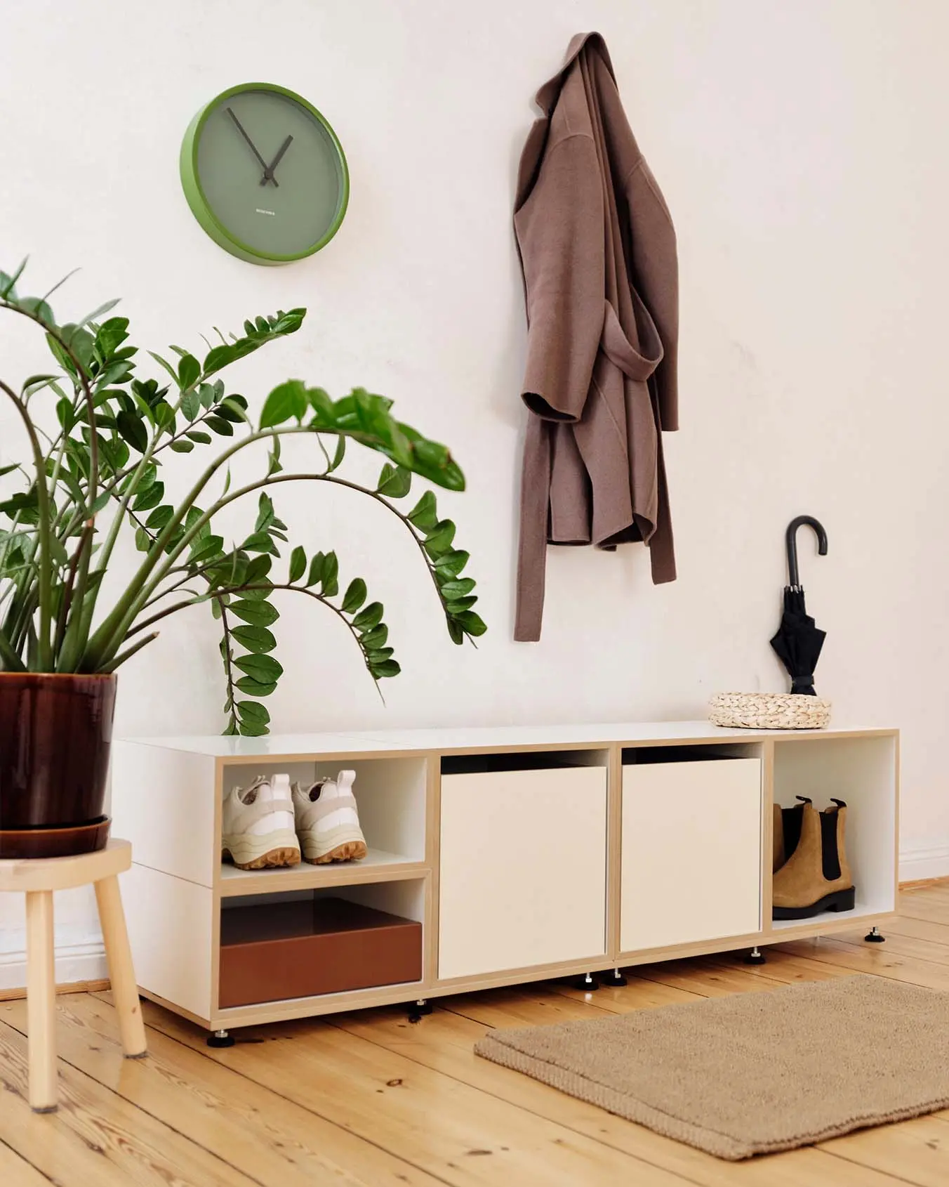 Flurregal zum Sitzen stocubo Bank, Flurregal zum Sitzen, 1:2 Modul, 1:1 Einschub, vanillegelb