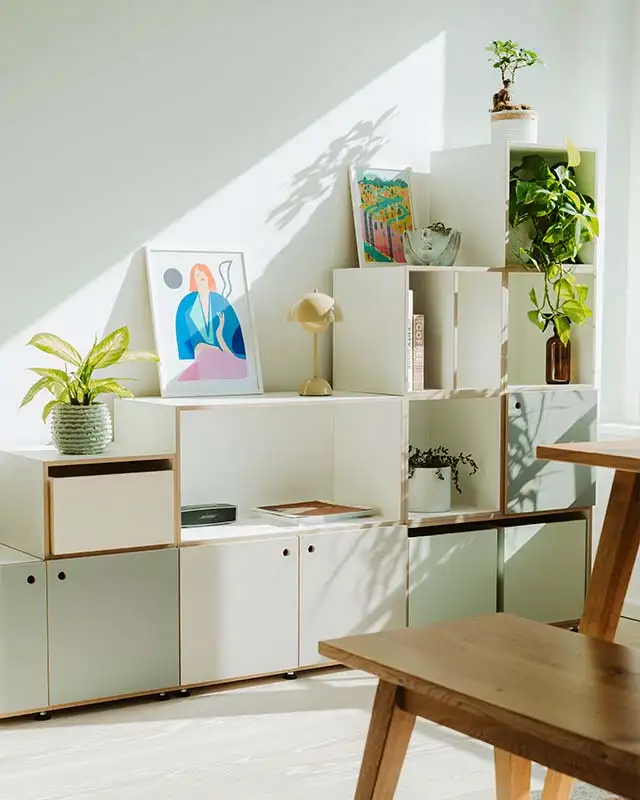 Buntes Stufenregal Koop, The Dude for Food, Dachschrägen, buntes Stufenregal