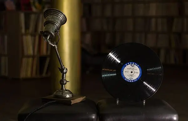 Schallplatte Schallplattenregale in der Vinyl Lounge Essen