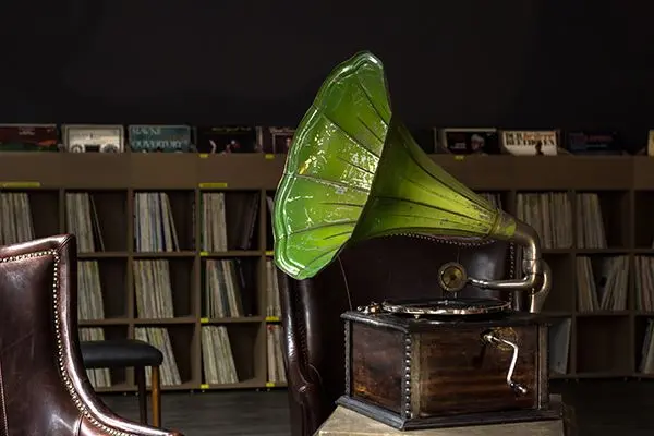 Naturpur Schallplattenregal Schallplattenregale in der Vinyl Lounge Essen