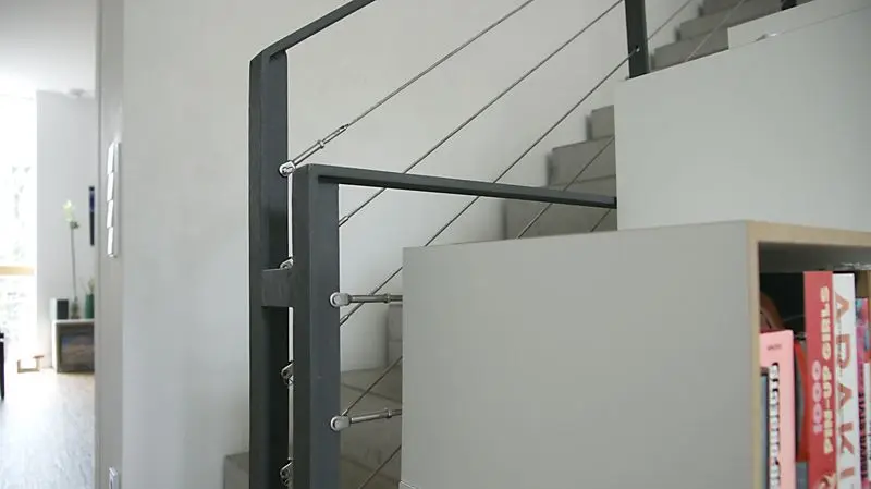 Bücherregal im Arbeitszimmer bei Conny und Philip