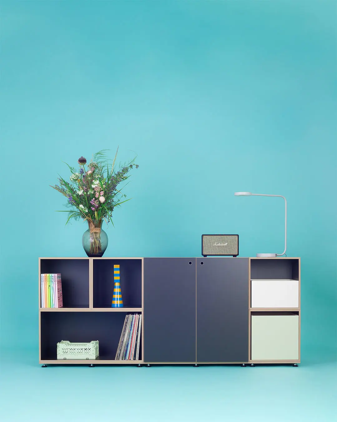 Schwarzes Sideboard, Black Edition, 1:1 Einschub, 2:3 Einschub, 1:2 Modul Hochkant, Pistaziengrün, Weiß,  Retusche, 4x5, 5