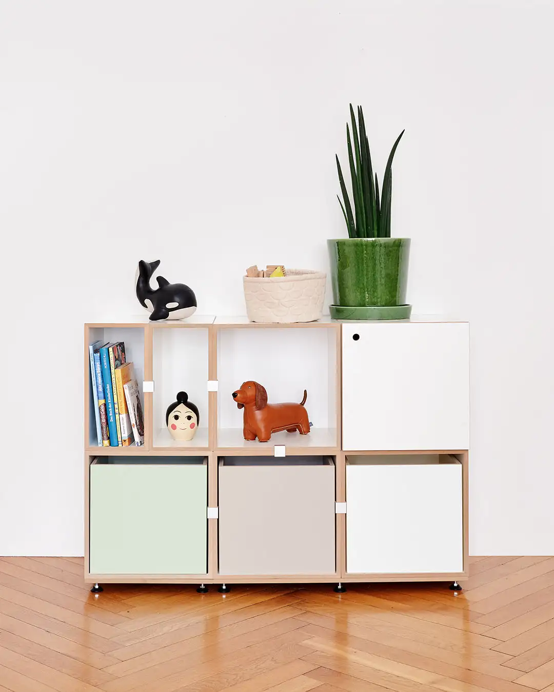 Kinderzimmer, Kinderregale, Kleine Kinderkommode, Retusche, Einschub, Tür, Pistaziengrün, Kaschmirgrau, Weiß, 4x5, 5