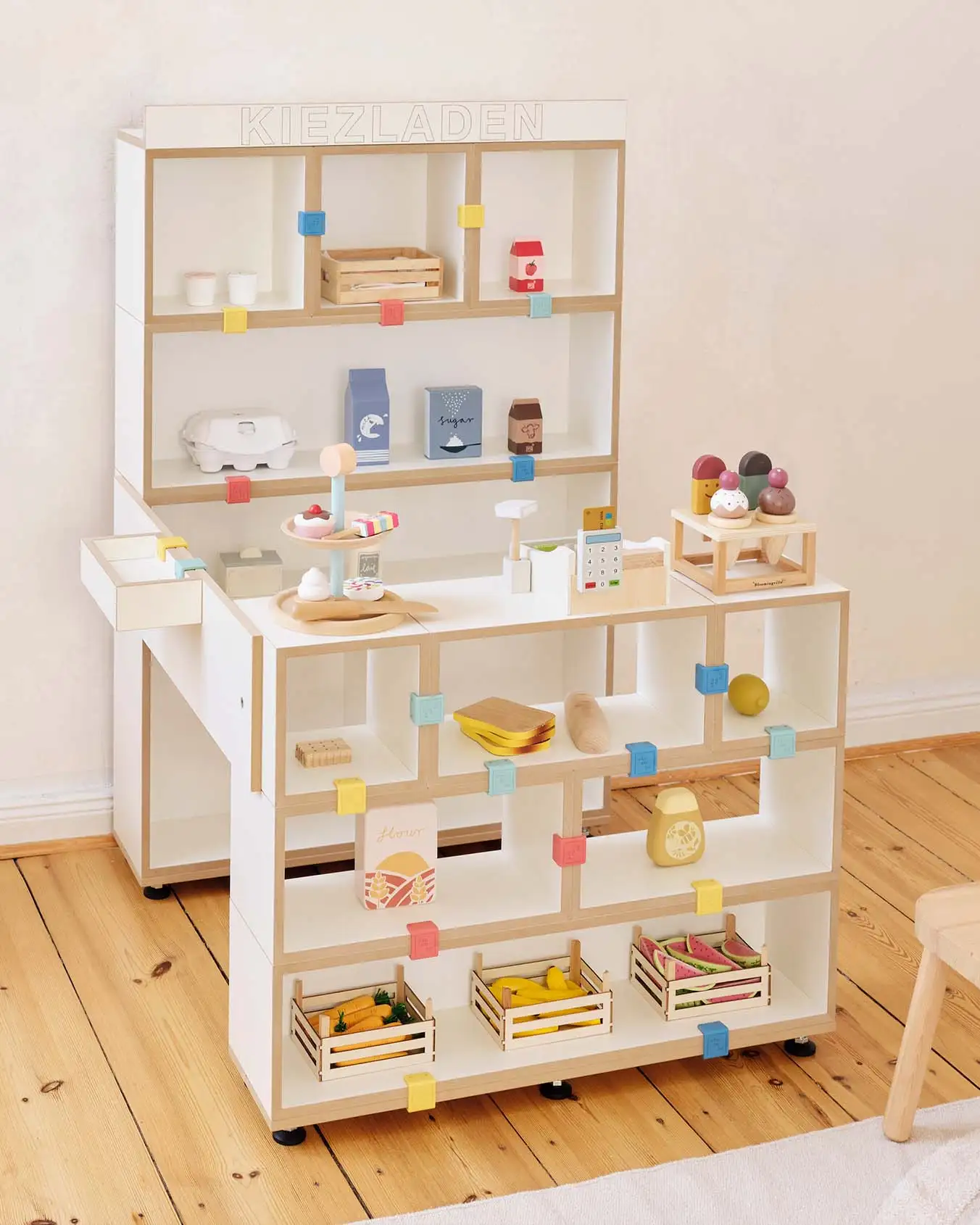 3-in-1-Kiezladen Product Page, Kinderzimmer, Kinderregale, 3-in-1-Kiezladen, Kinderregal, 2:1 Grundplatte, halbe Tiefe