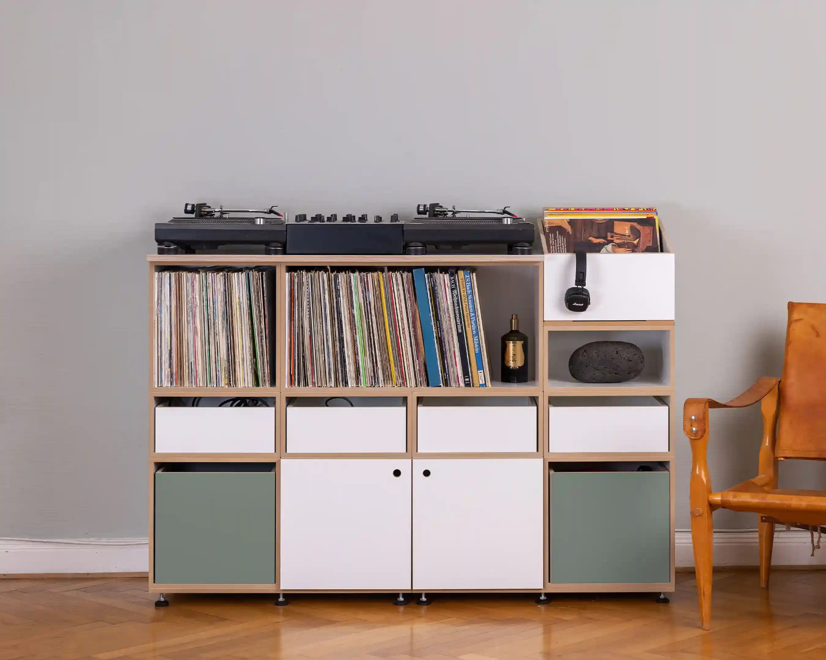 LP-Highboard in Weiß Schallplattenregale, Sideboards, LP, Einschub, Abdeckplatte, LP-Box, sockel, Eukalyptusgrün, 5x4, 20