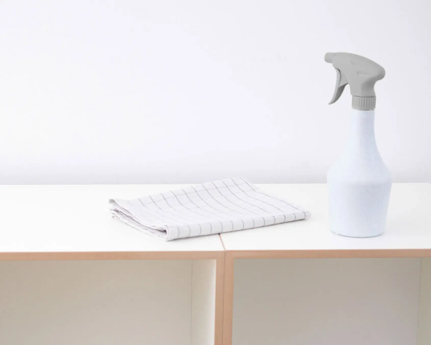 Oberflächen reinigen Pflegehinweiß, Oberflächen reinigen, Horizontal