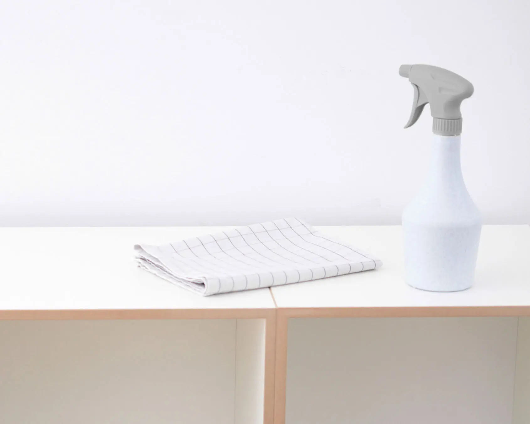 Oberflächen reinigen Pflegehinweiß, Oberflächen reinigen, Horizontal