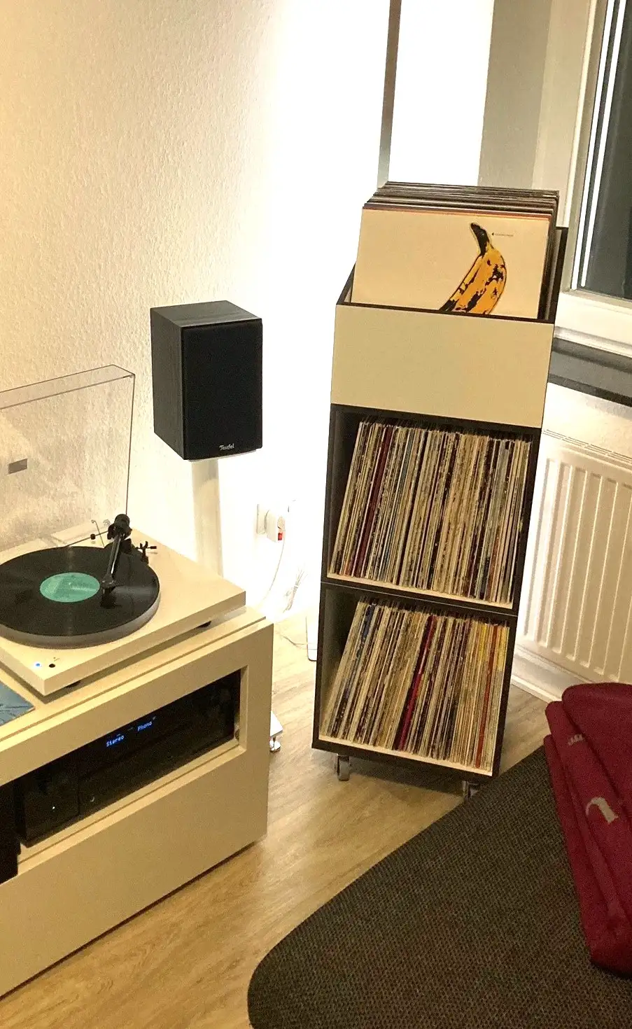 LP-Rollcontainer mit schwarzen Kanten Blog, Kundenbilder, Schallplattenregale, LP-Rollcontainer, schwarze Kante