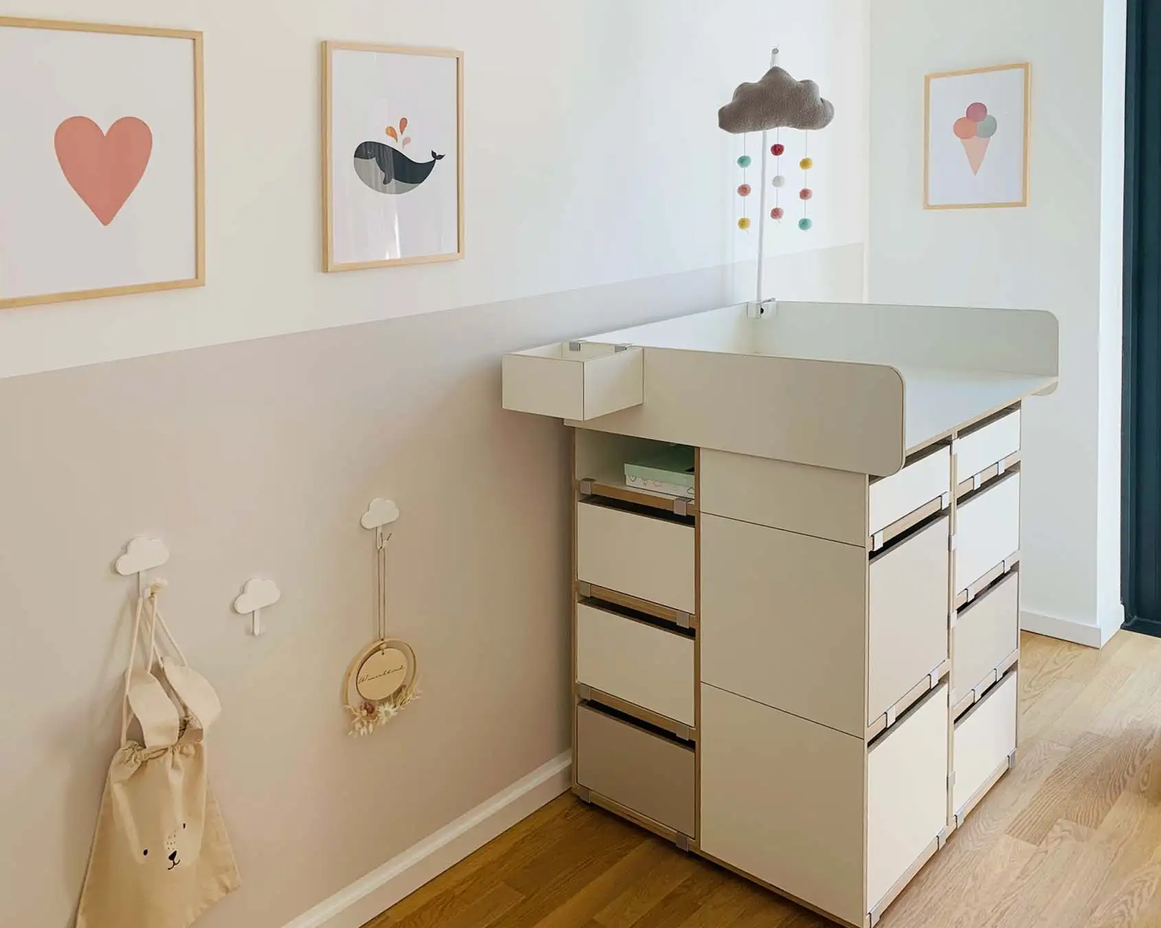 Kundenbilder, Kinderzimmer, Wickelkommode, Wickelaufsatz, kaschmirgrau