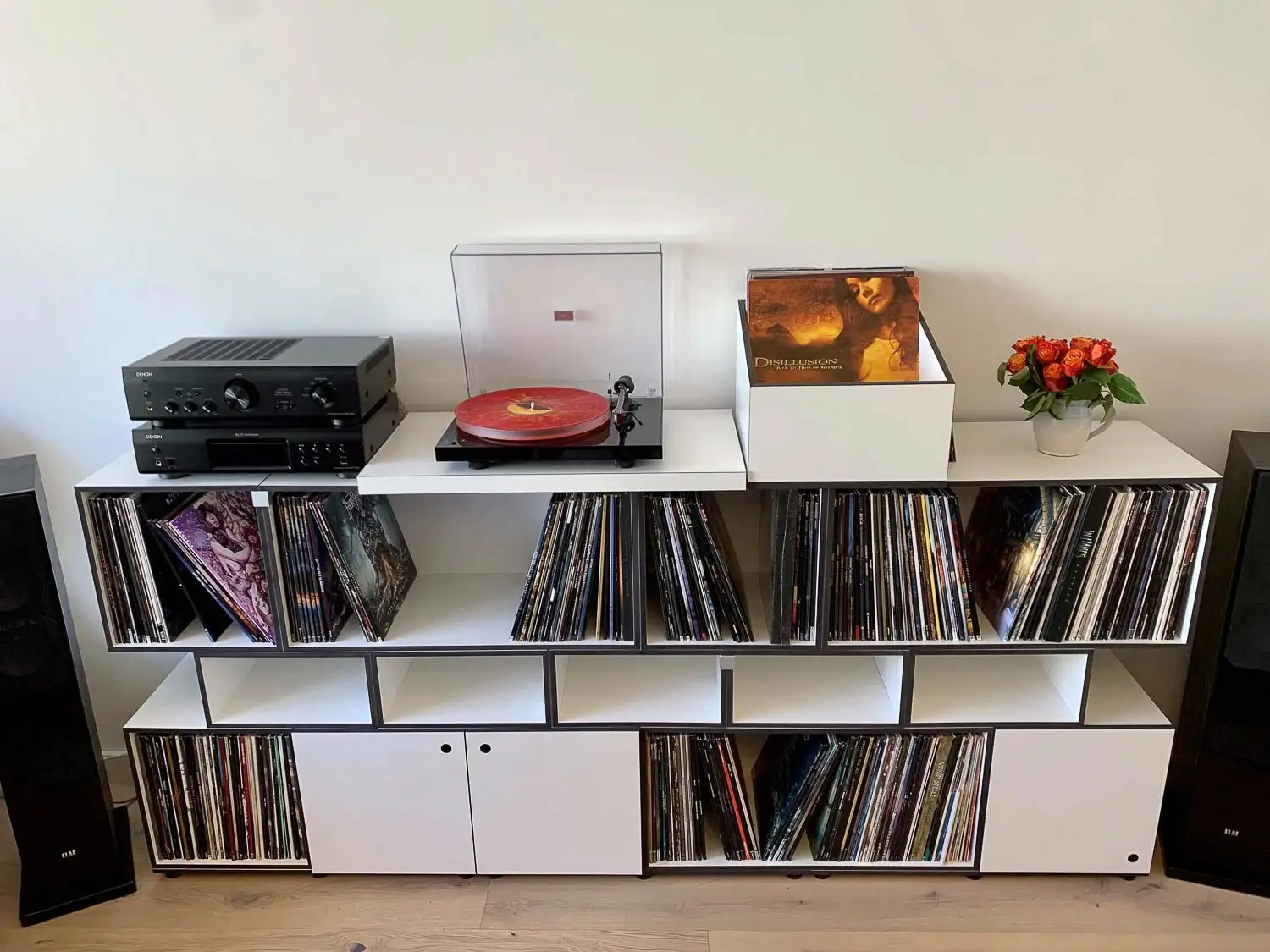 Kundenbilder, Schallplattenregal, schwarze Kanten, LP-Box