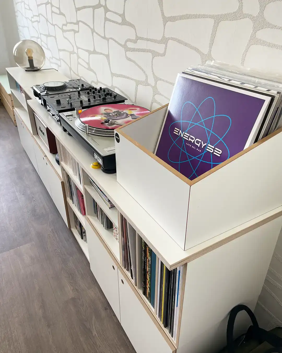 Schallplattenregal mit Abdeckplatte Koop, Tassilo, Faze Mag, Schallplattenregale, Lp-Box, 4:1 Abdeckplatte, 4x5, 50