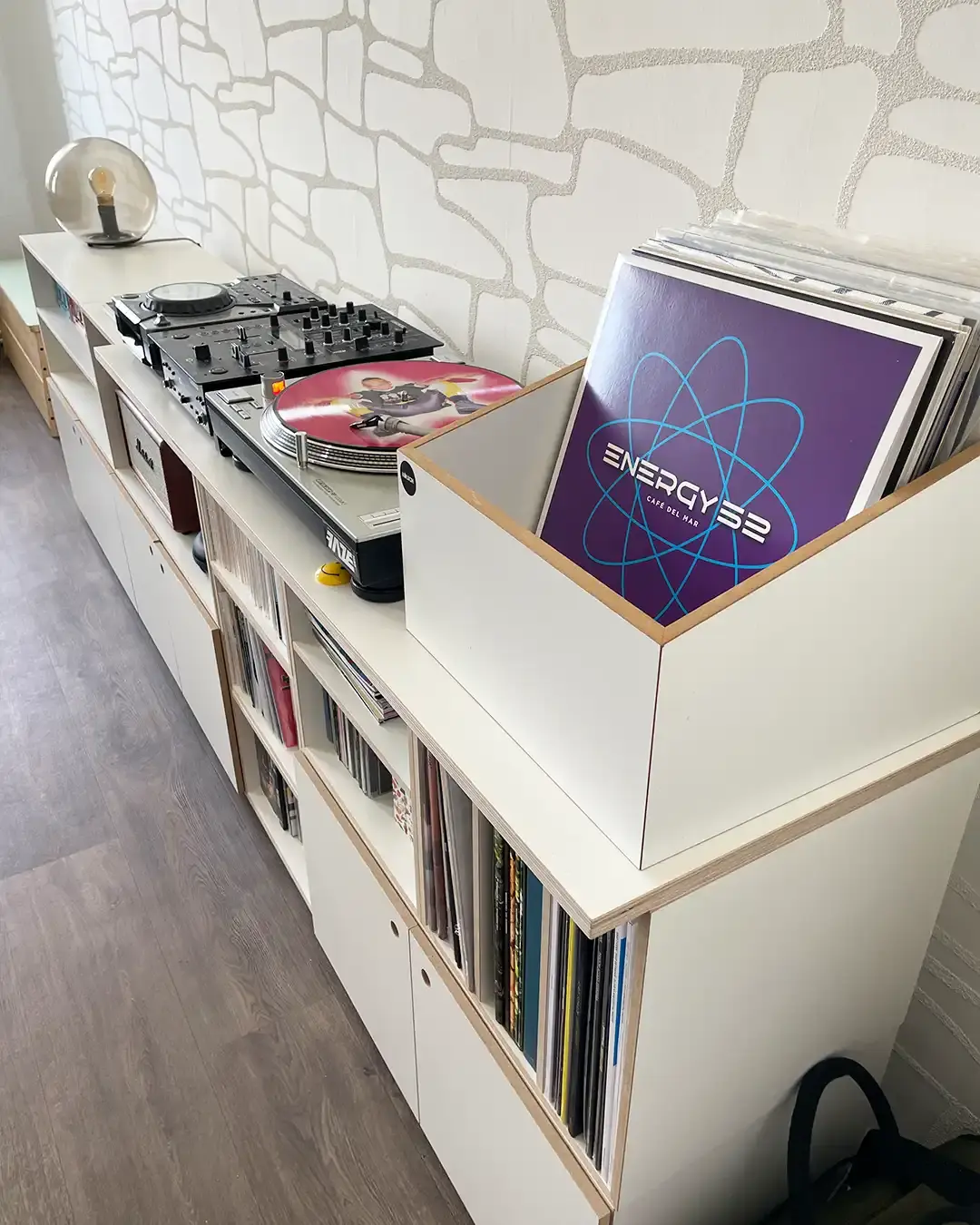 Schallplattenregal mit Abdeckplatte Koop, Tassilo, Faze Mag, Schallplattenregale, Lp-Box, 4:1 Abdeckplatte, 4x5, 50