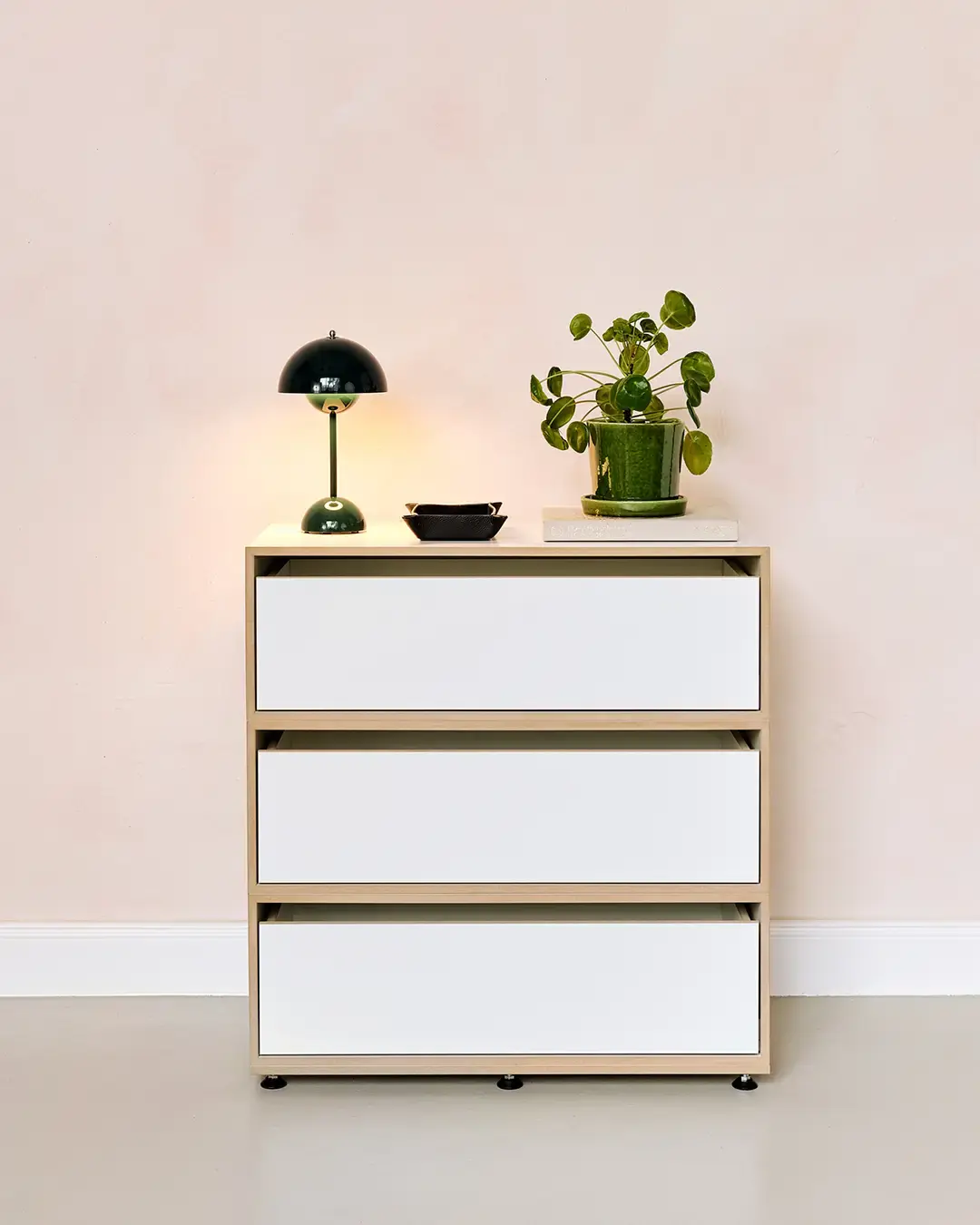 Kleine Kommode Kommoden, Kommode, Klein, 70, &Tradition, Flowerpot, Lampe, Pilea, grün