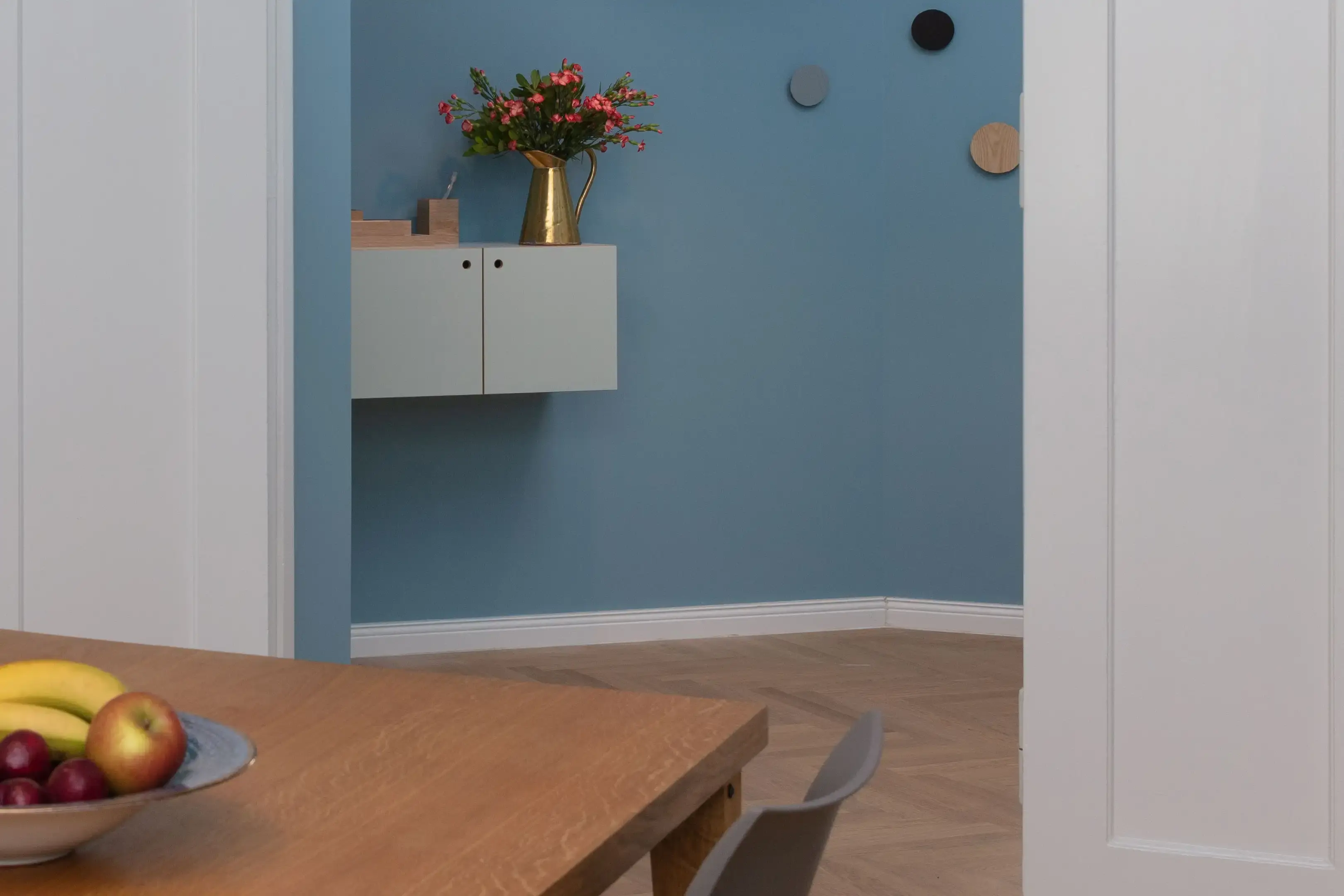 Wandregal Berliner Zimmer, Wandregal mit Türen, Flurregal, 2:1 Modul mit Tür, Blumen, FAQ, 3x2, 60