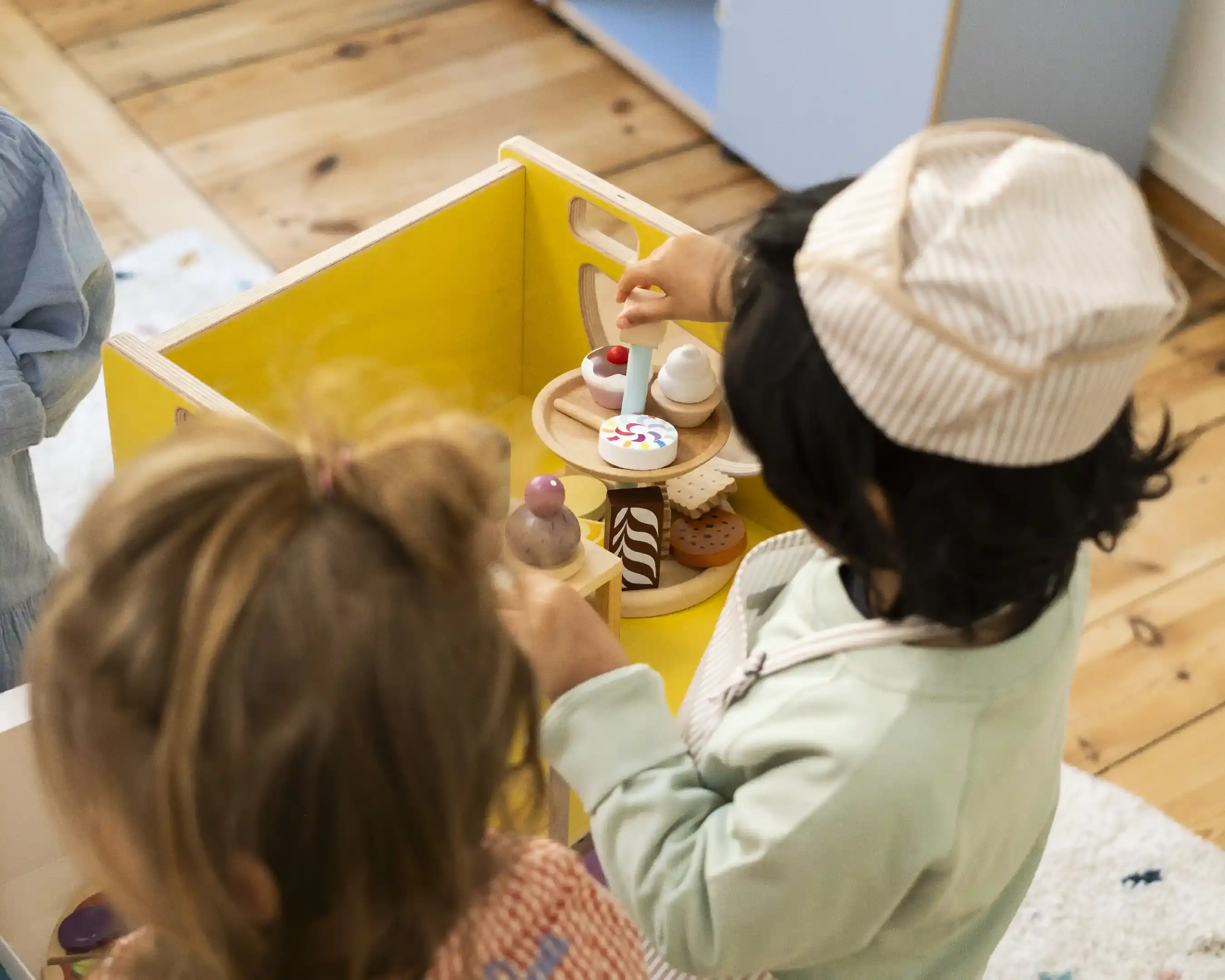 Spielturm Kinderzimmer, Kindermöbel, 3-in-1-Wendehocker, Sonnengelb, Flieder, 5x4, 30