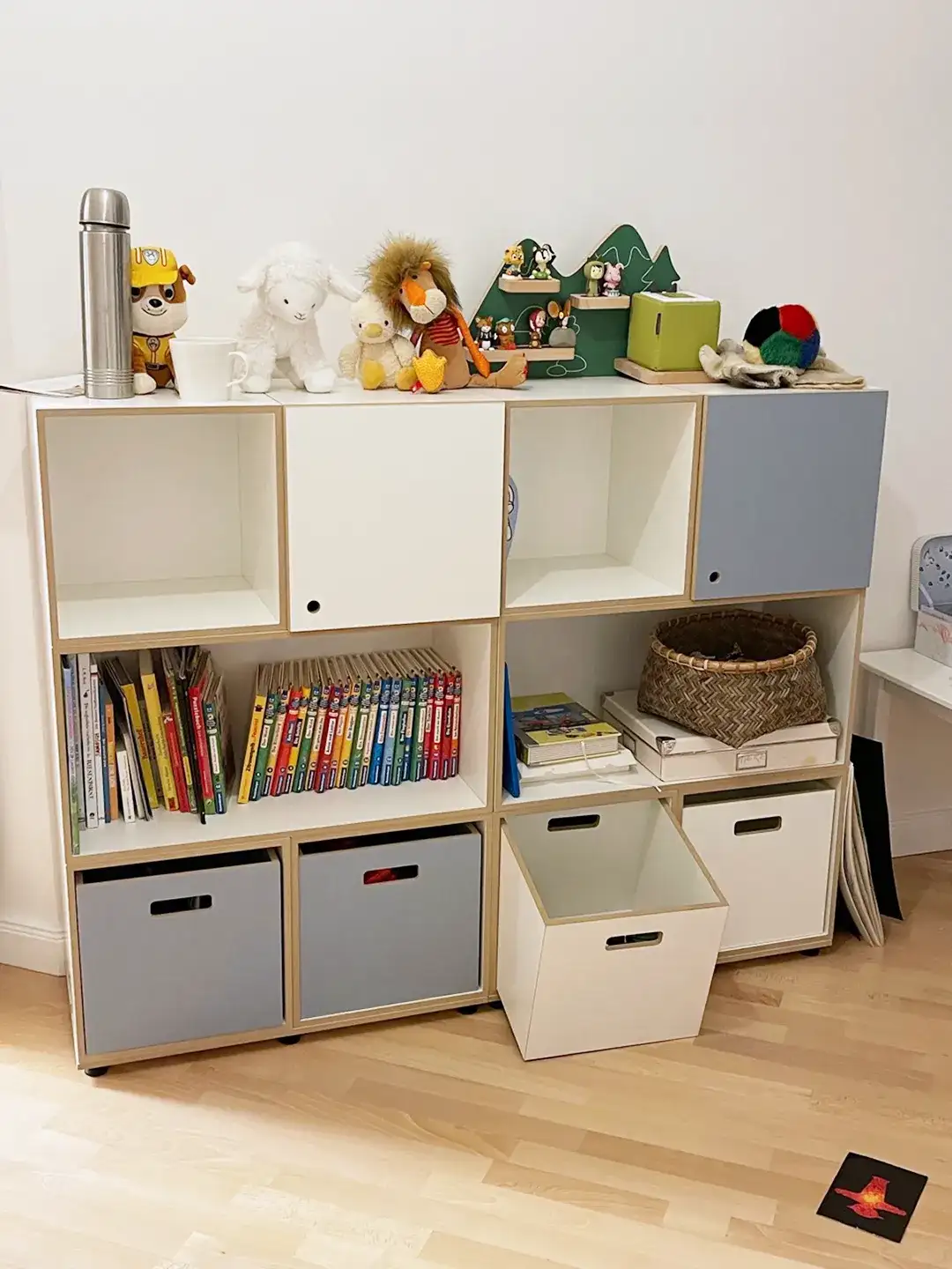 Blau-weißes Kinderregal Kundenbilder, Kinderzimmer, Kinderregale, Denimblau, Weiß, Einschub, 3x4, 80