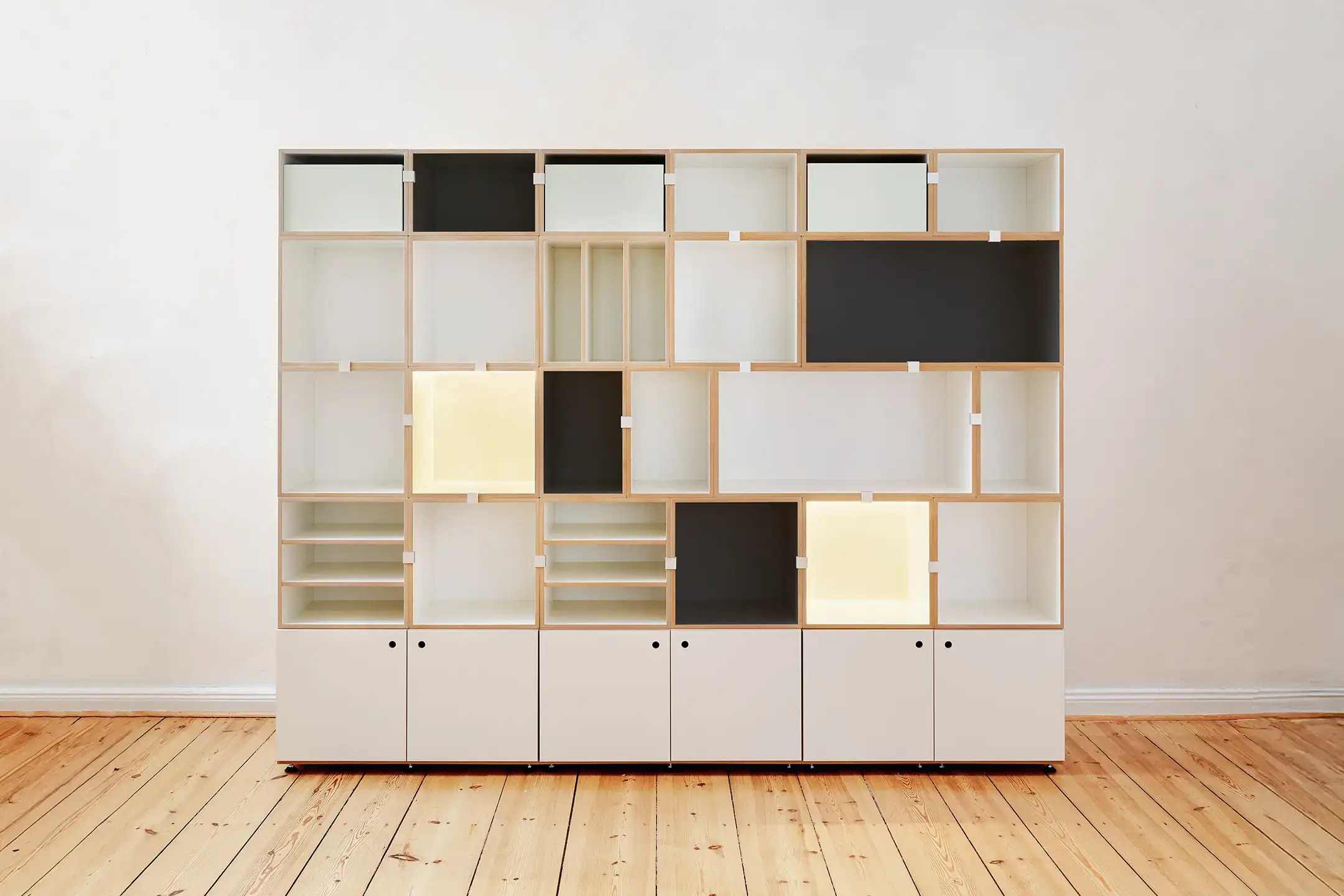 Schwarz-weißes Regal FAQ, Black Edition, Schwarz, Bücherregal mit Leuchtcubes, weiß, Schwarz-weiss, 3x2, 70