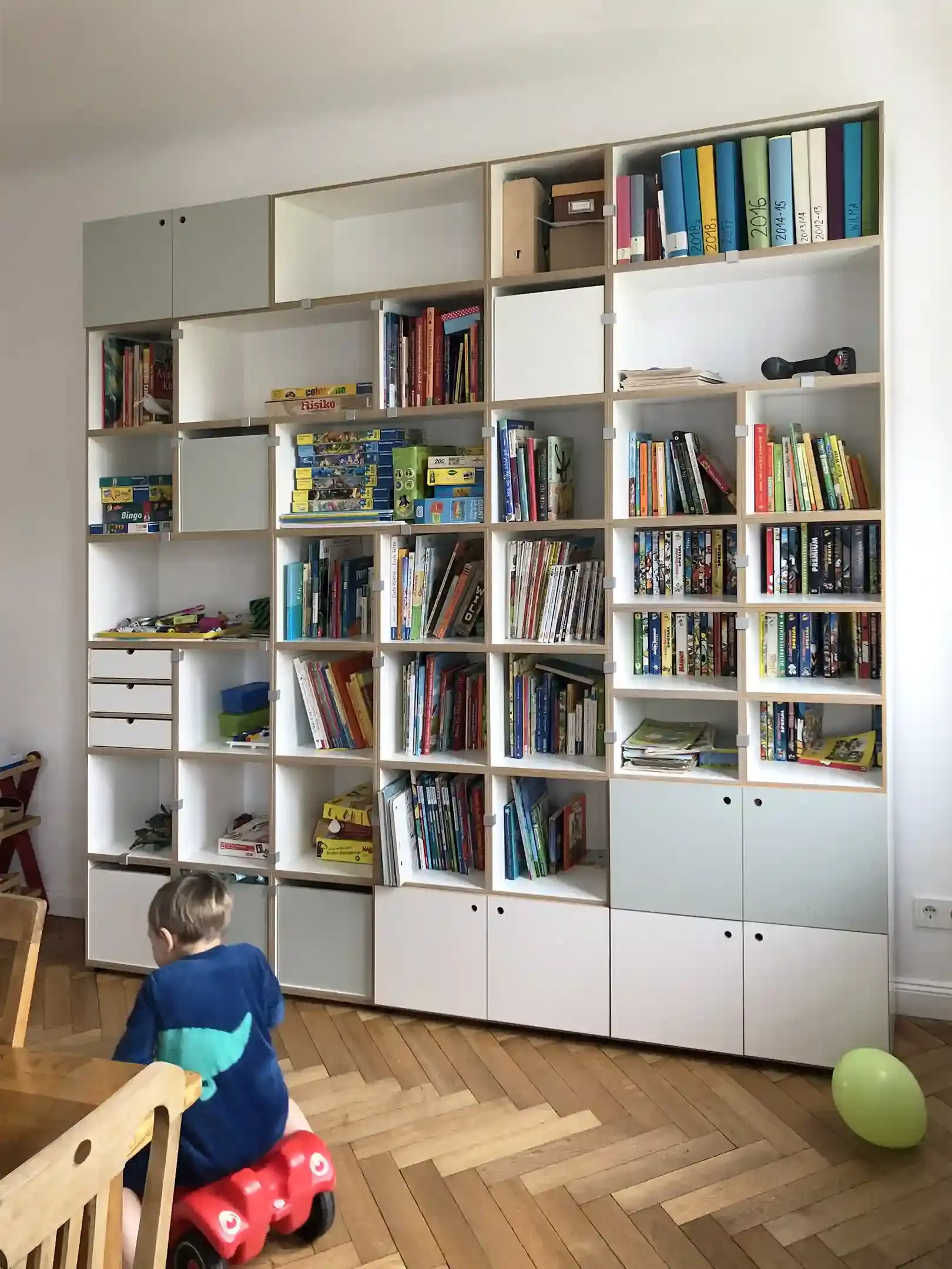 Kinderzimmer, Kinderregale, Bücherregale, 3x4, Pistaziengrün, weiß, F3 Modul, Einschub, Tür, 15